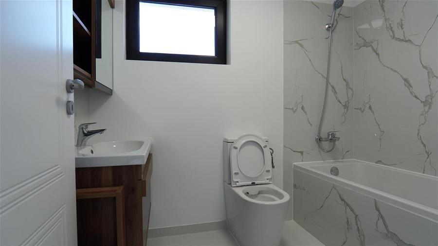 Casă cu 5 camere cu Teren 536 Mp în Exterior Nord