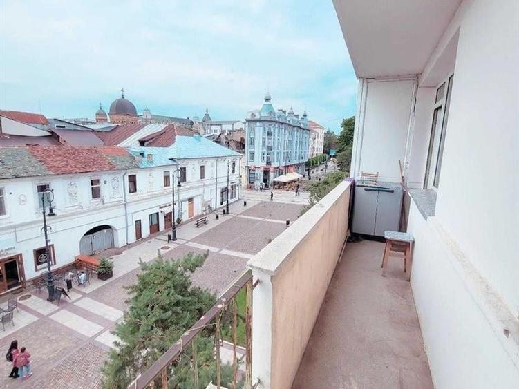 Apartament cu 2 camere semidecomandat, mobilat în Central