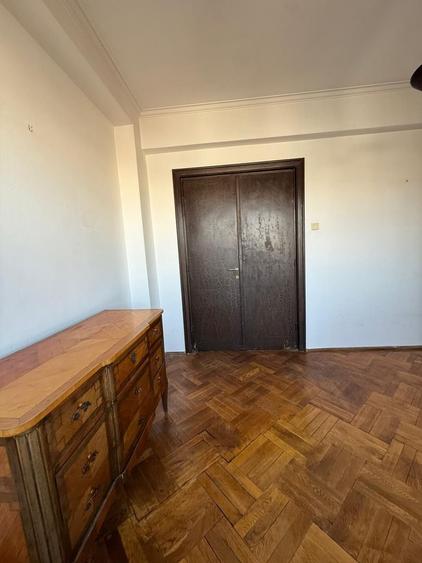 Apartament cu 3 camere decomandat în Batistei