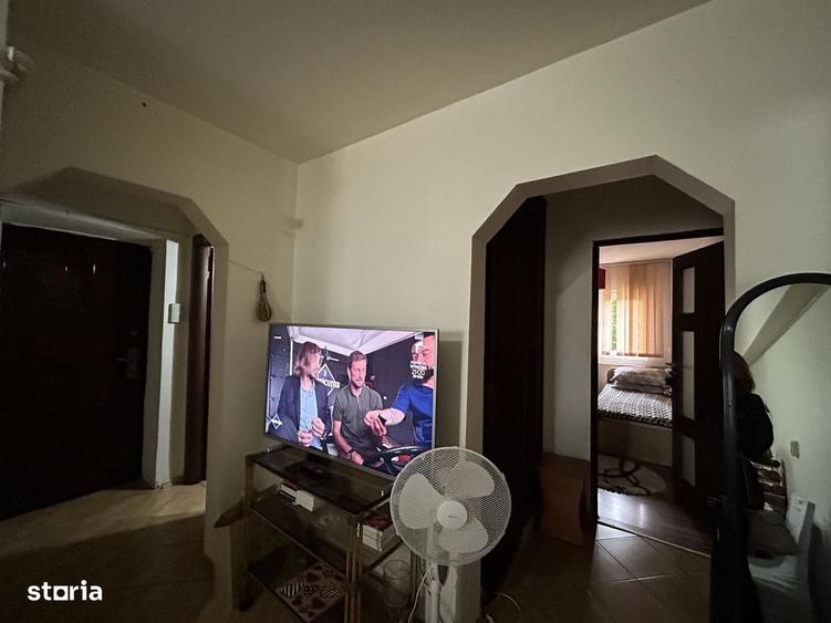 Apartament cu 3 camere decomandat în Eremia
