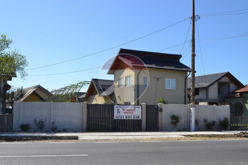 Casă cu 5 camere cu Teren 1842 Mp în Boboci