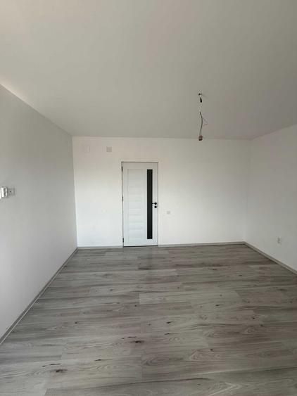 Casă cu 4 camere cu Teren 137 Mp în Sânpetru