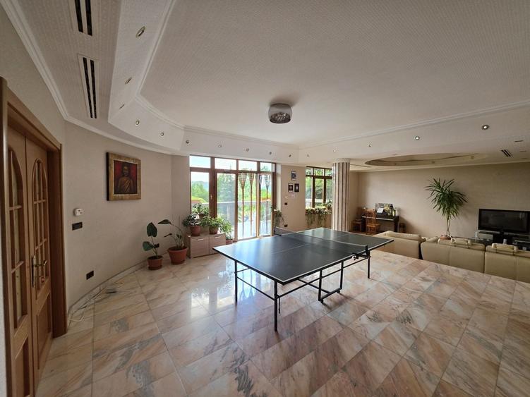 Casă individuală cu 9 camere cu Piscina în Cornu de Jos (Cornu)