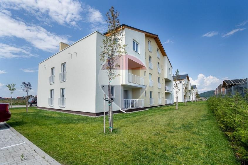 Apartament cu 3 camere decomandat, mobilat în Sânpetru