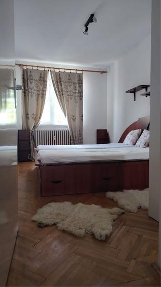 Apartament cu 3 camere semidecomandat în Central