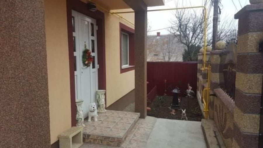 Casă cu 4 camere în Central