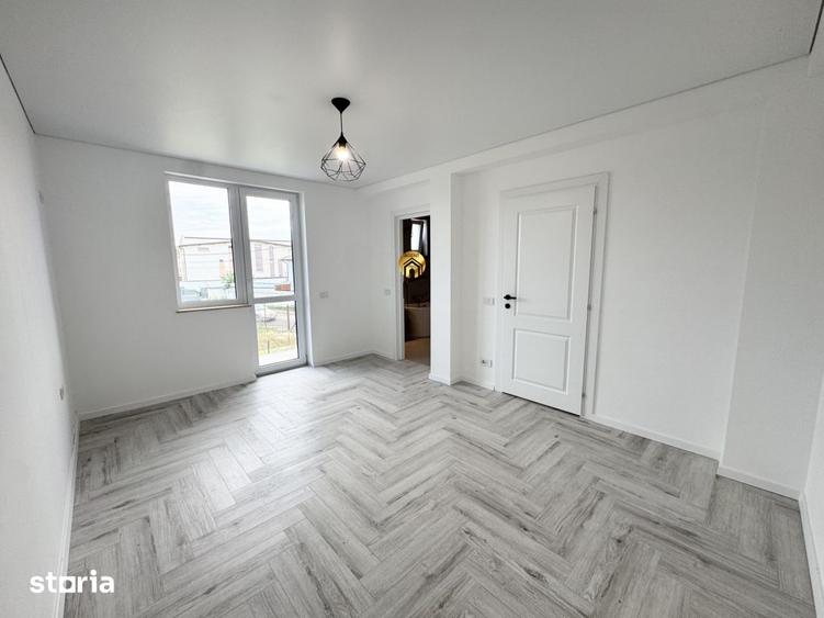 Casă cu 4 camere cu Teren 175 Mp în Odăi
