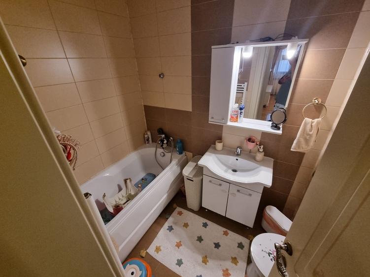 Apartament cu 3 camere decomandat, mobilat în Faleza Nord