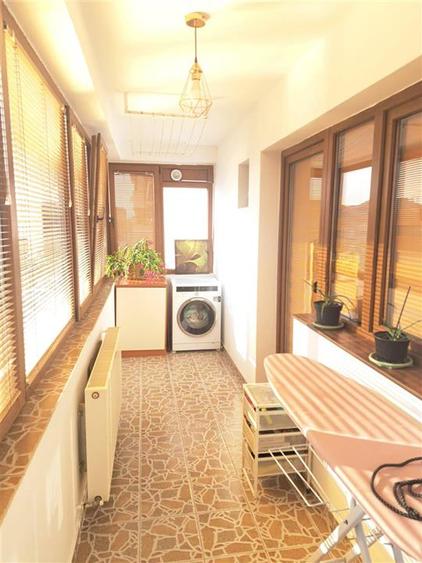 Apartament cu 3 camere decomandat, mobilat în Central