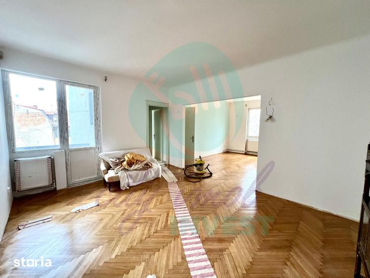 Apartament cu 4 camere în Unirii