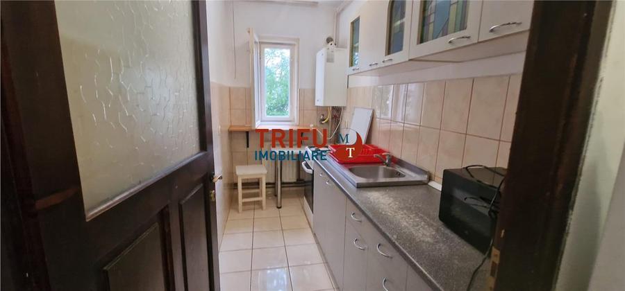 Apartament cu 2 camere semidecomandat, mobilat în Cetate
