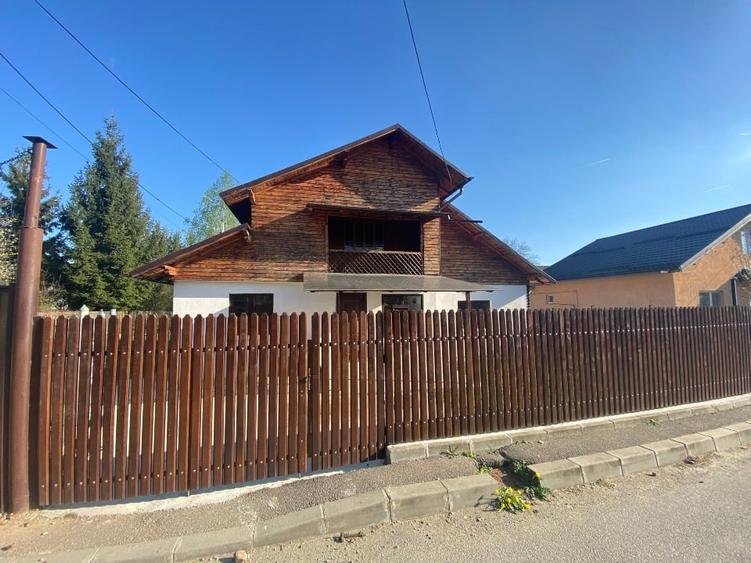 Casă individuală cu 4 camere cu Canalizare în Breaza de Sus