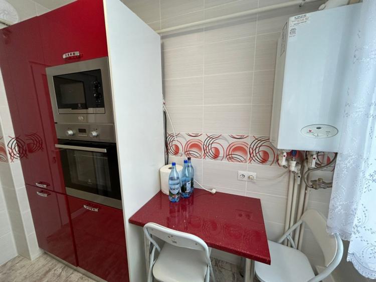 Apartament cu 3 camere semidecomandat, mobilat în Calea Galați