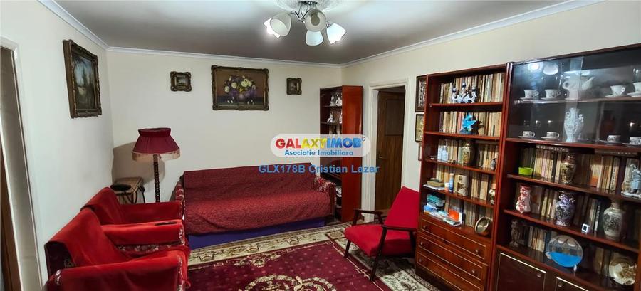 Apartament cu 4 camere semidecomandat în Crângași