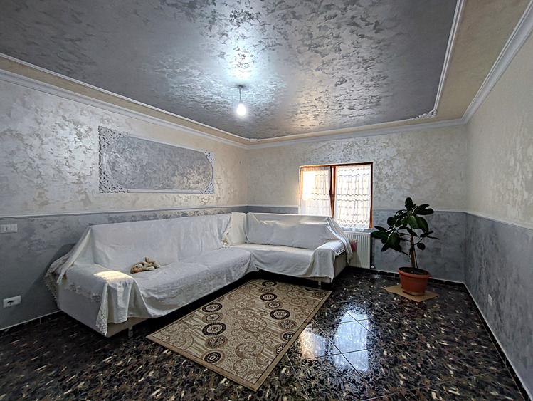 Casă cu 5 camere cu Canalizare în Valu lui Traian