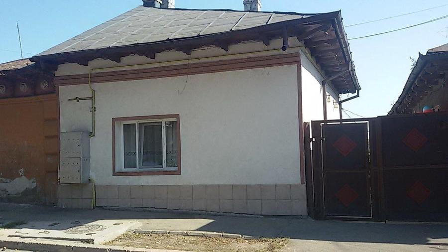 Casă individuală cu 4 camere cu Teren 930 Mp în Central