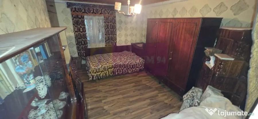 Casă cu 5 camere cu Teren 379 Mp în Central