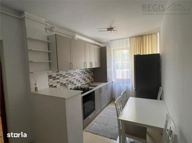 Apartament cu 3 camere semidecomandat în Centrul Istoric