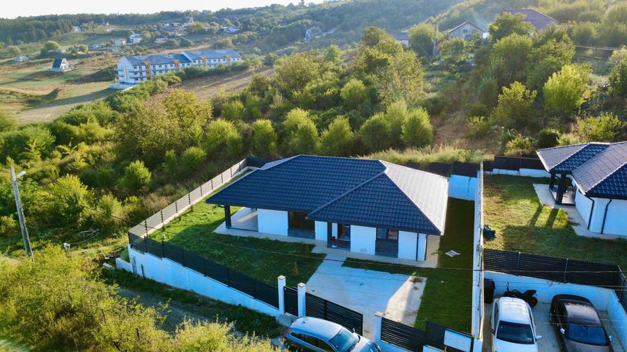 Casă individuală cu 4 camere cu Canalizare în Hlincea