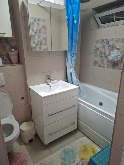Apartament cu 3 camere decomandat în Dragomirești