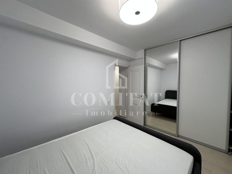 Apartament cu 5 camere semidecomandat, mobilat în Între Lacuri