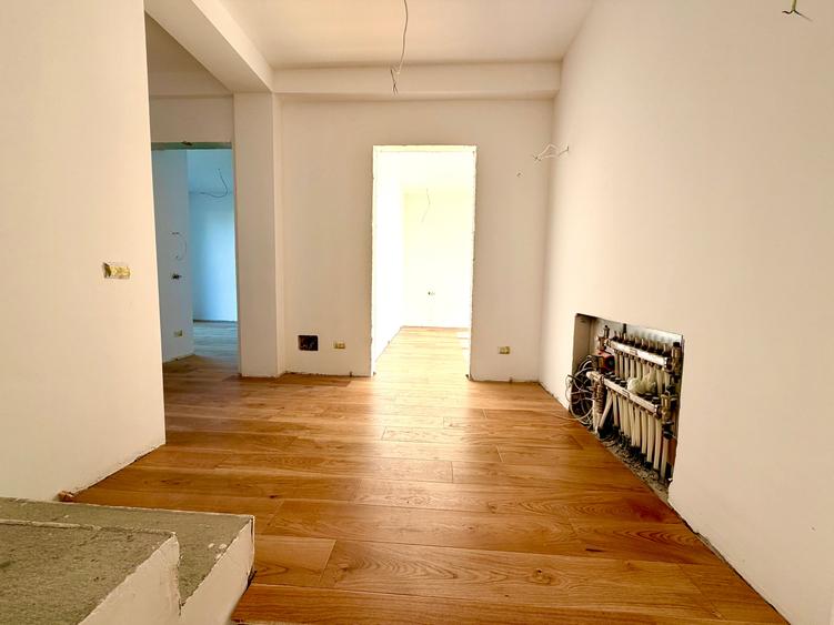 Duplex cu 5 camere cu Canalizare în Sud
