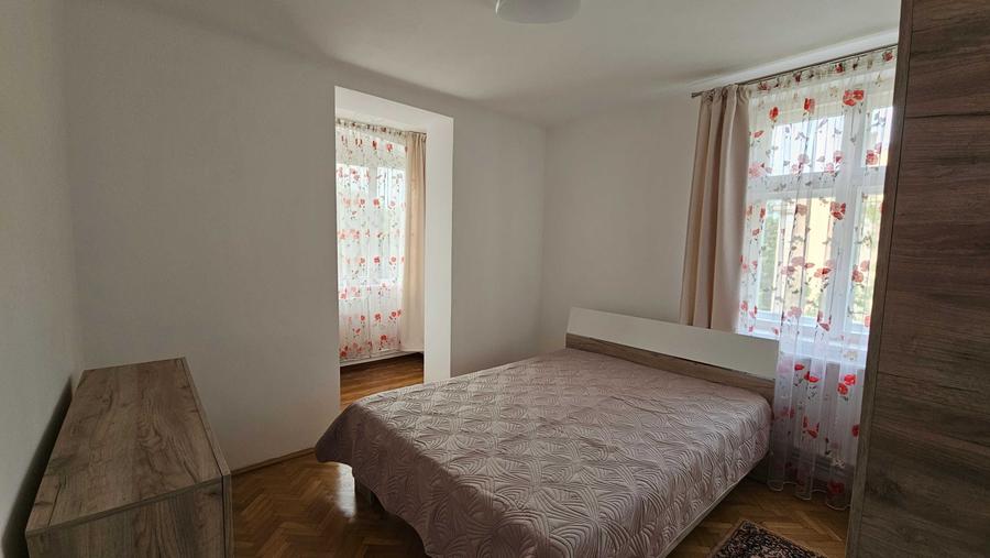 Apartament cu 3 camere decomandat în Central