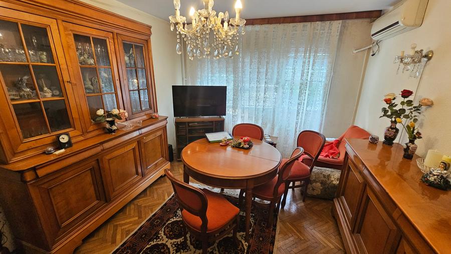 Apartament cu 3 camere decomandat în Drumul Taberei