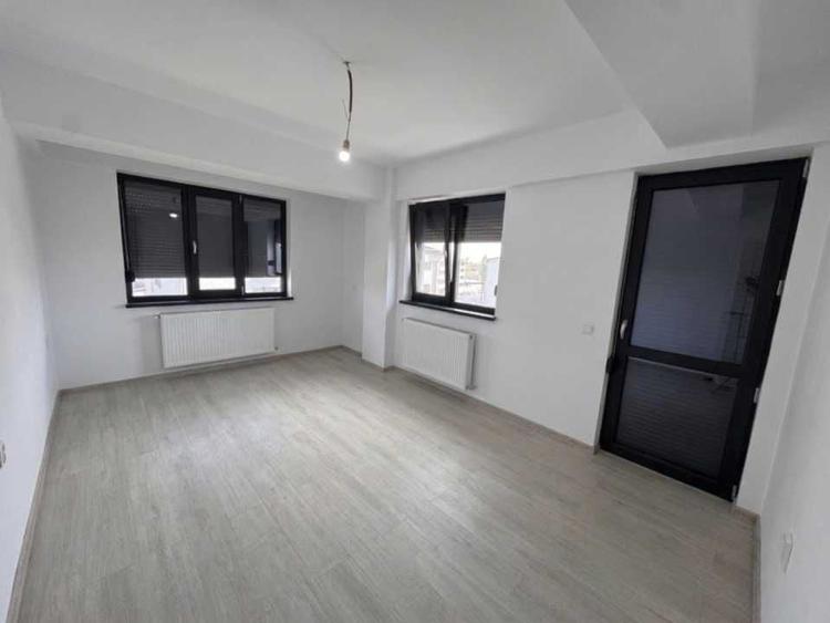Apartament cu 3 camere decomandat în Cârcea