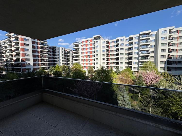 Apartament cu 3 camere semidecomandat, mobilat în Pipera