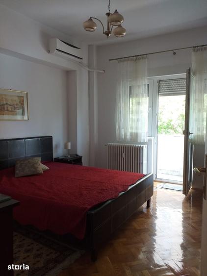 Apartament cu 3 camere decomandat în Ștefan cel Mare