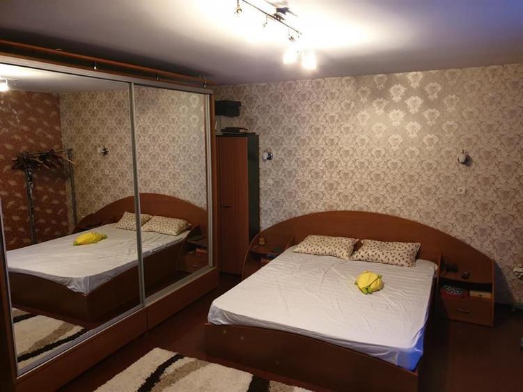 Casă individuală cu 8 camere cu Teren 400 Mp în Scriitorilor
