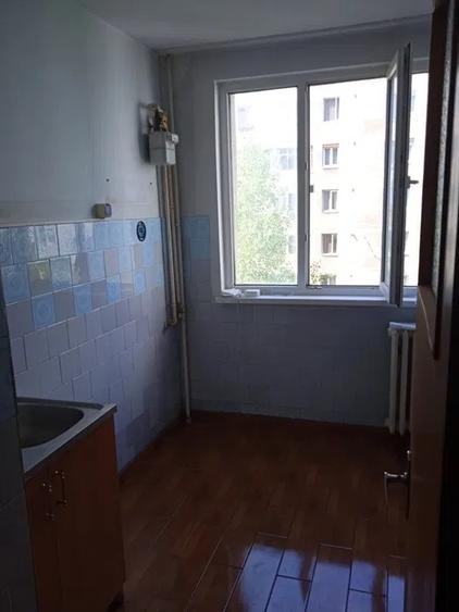 Apartament cu 3 camere semidecomandat în Drumul Taberei