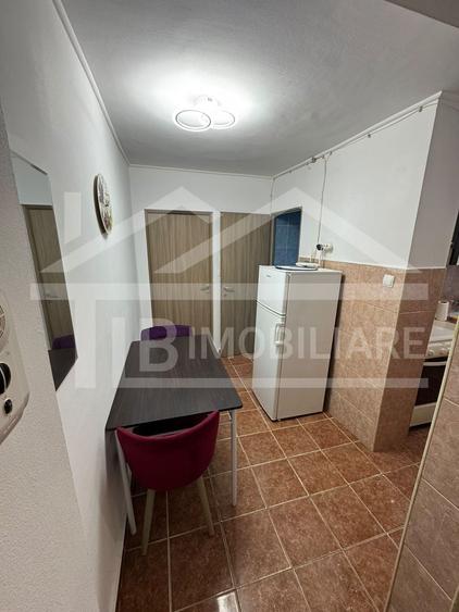 Apartament cu 3 camere semidecomandat în 7 Noiembrie