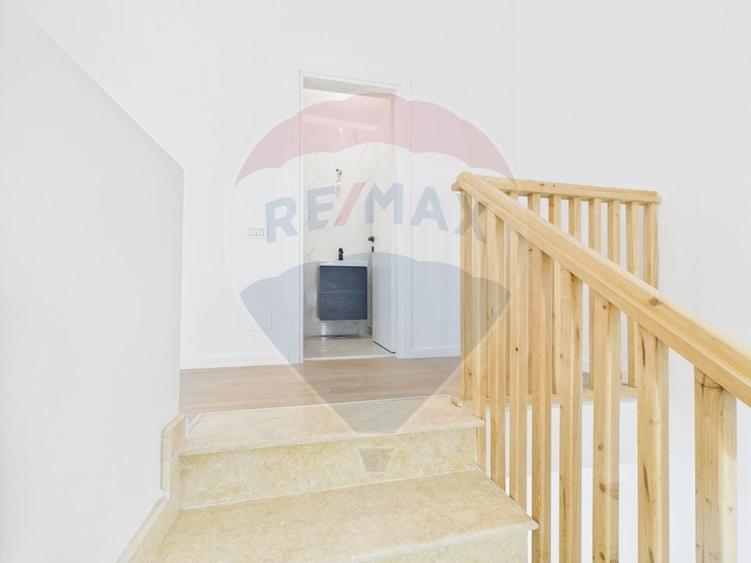 Apartament cu 4 camere semidecomandat în Tunari