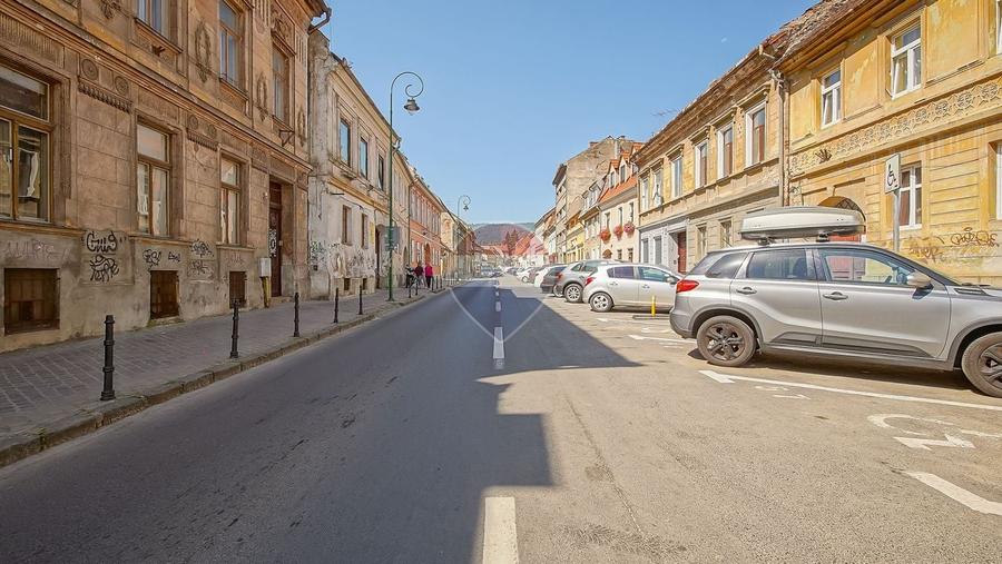 Apartament cu 3 camere nedecomandat în Centrul Istoric