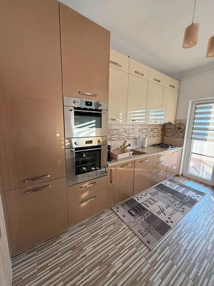 Apartament cu 3 camere decomandat în Exterior Vest