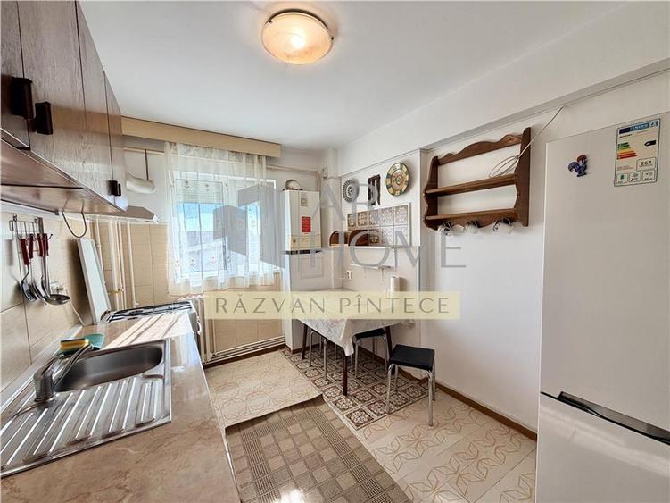 Apartament cu 3 camere decomandat, mobilat în Ultracentral