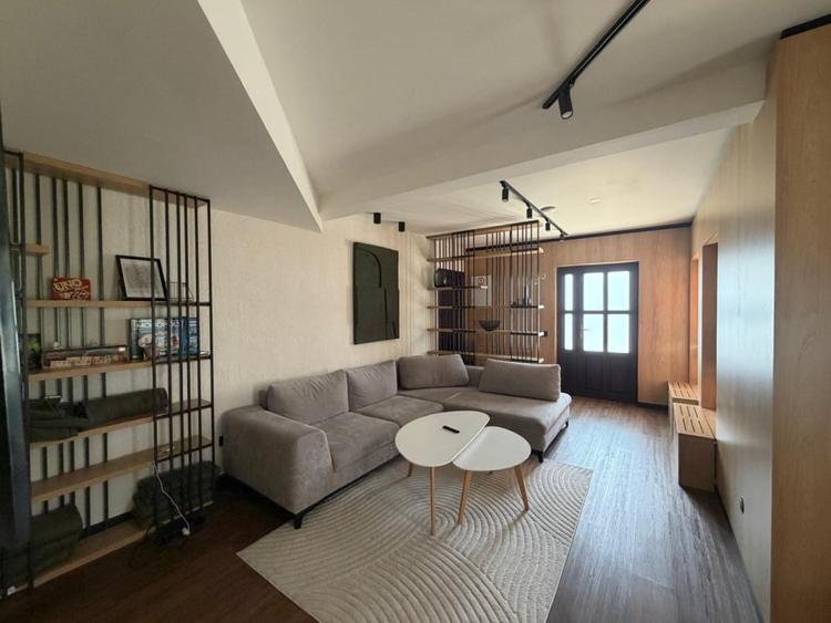 Casă individuală cu 6 camere cu Teren 3400 Mp în Mănăstirea Humorului