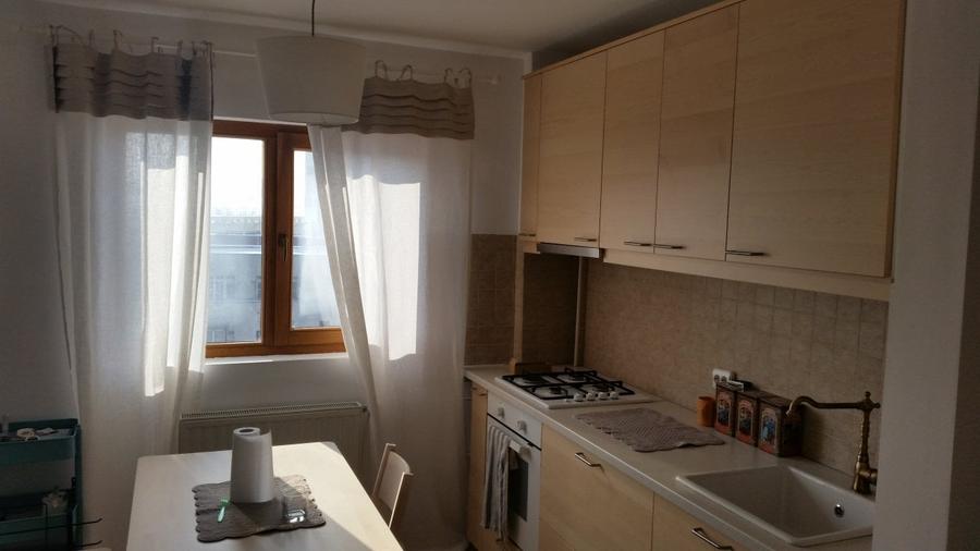 Apartament cu 3 camere semidecomandat, mobilat în Tineretului