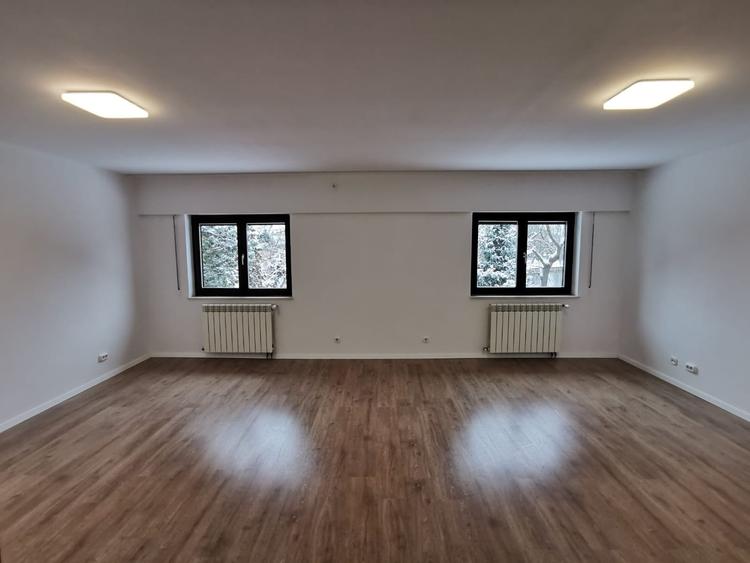 Casă cu 5 camere cu Garaj în Străulești