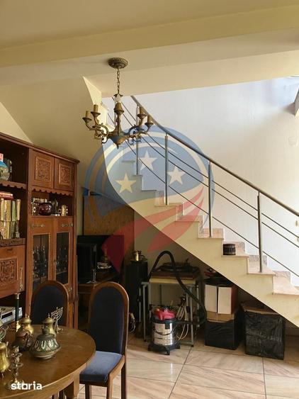 Casă cu 8 camere cu Teren 400 Mp în Central