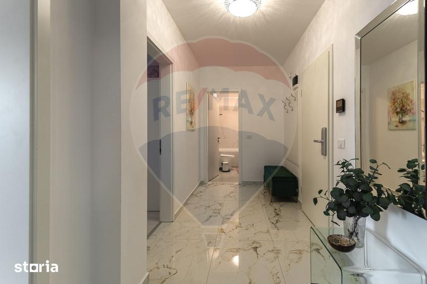 Apartament cu 3 camere decomandat în Tractorul