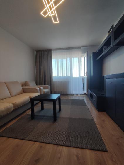 Apartament cu 3 camere decomandat în Boema