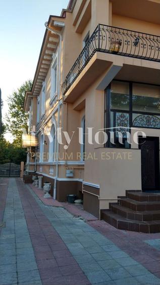 Casă individuală cu 12 camere cu Canalizare în Cotroceni