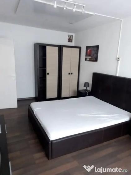 Garsonieră decomandată în Precista