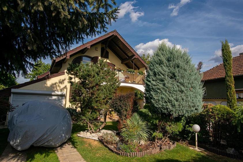 Casă cu 5 camere cu Teren 1229 Mp în Rontău