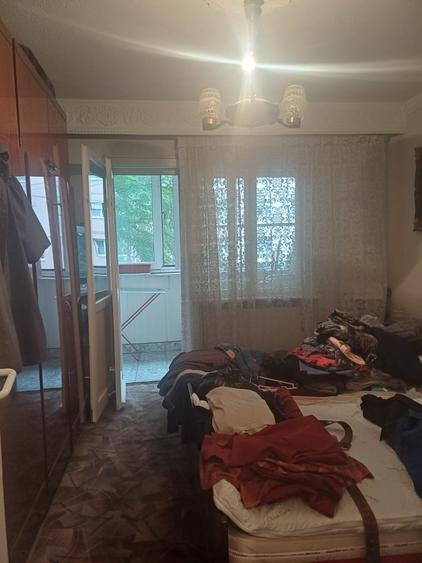 Apartament cu 4 camere semidecomandat în Vasile Aaron