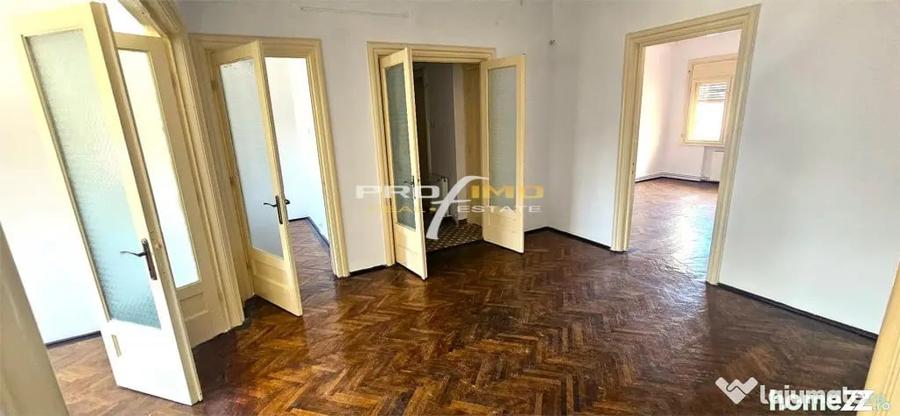 Apartament cu 6 camere decomandat în Central
