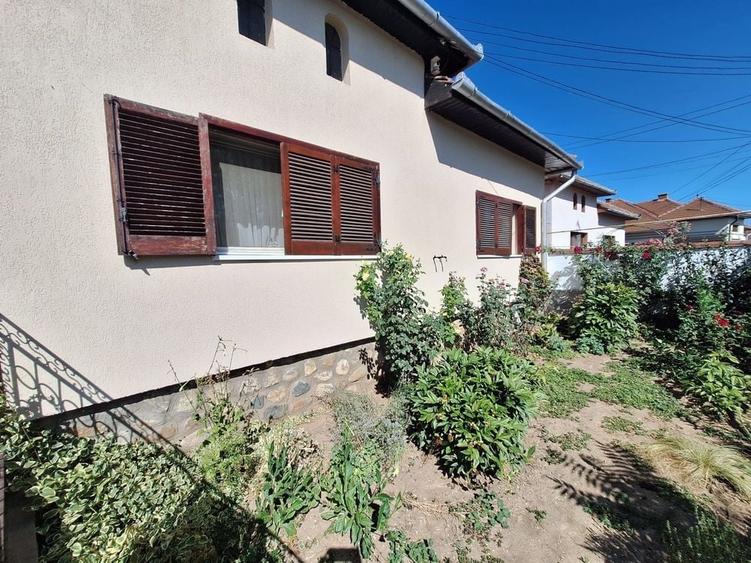 Casă cu 4 camere în Central